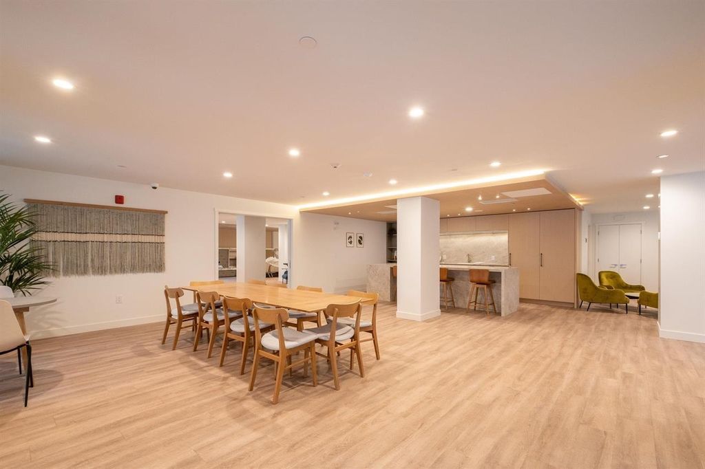 listing image 1107829189001296926