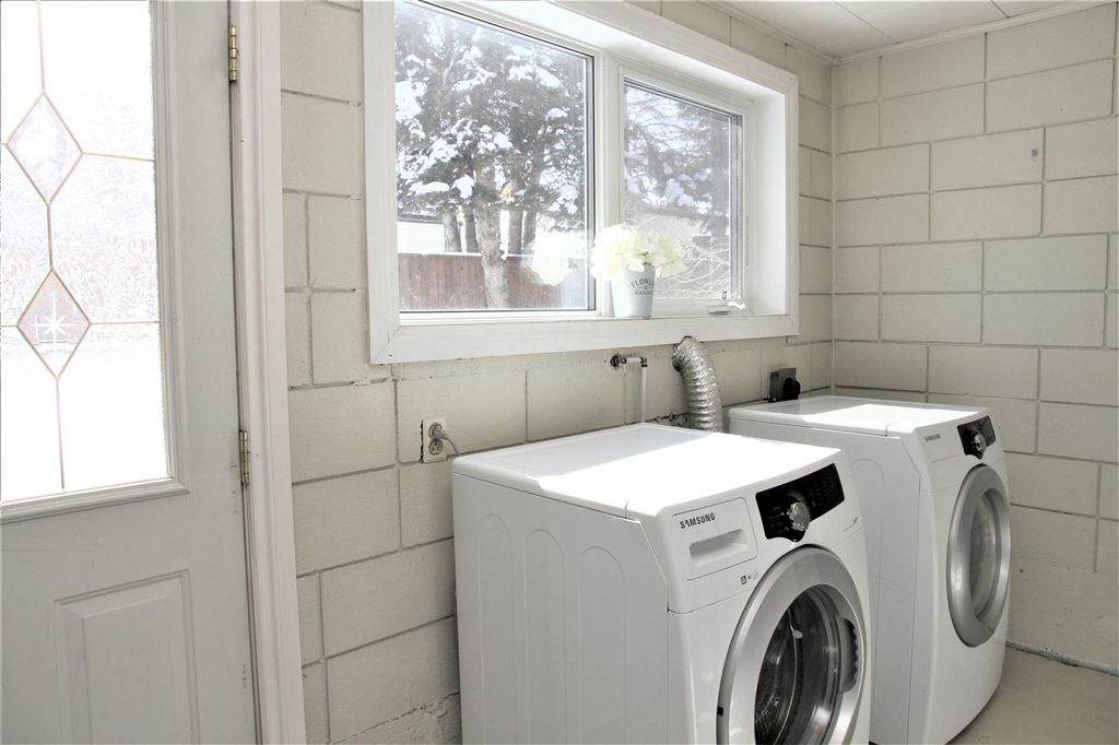 listing image 1101044032863895421