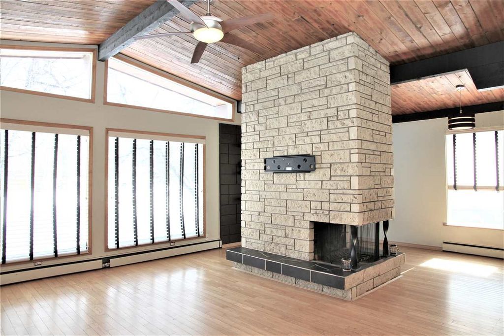listing image 1106938358315229859