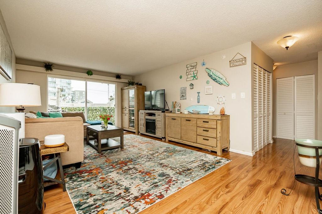 listing image 1103336801772682312