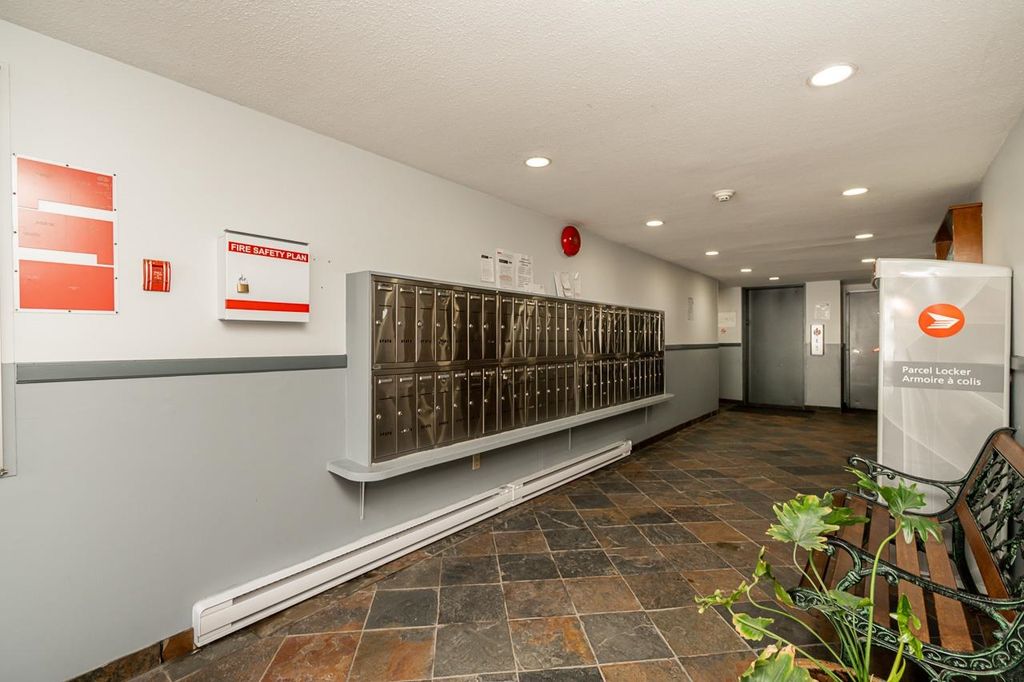 listing image 1100447625606384072