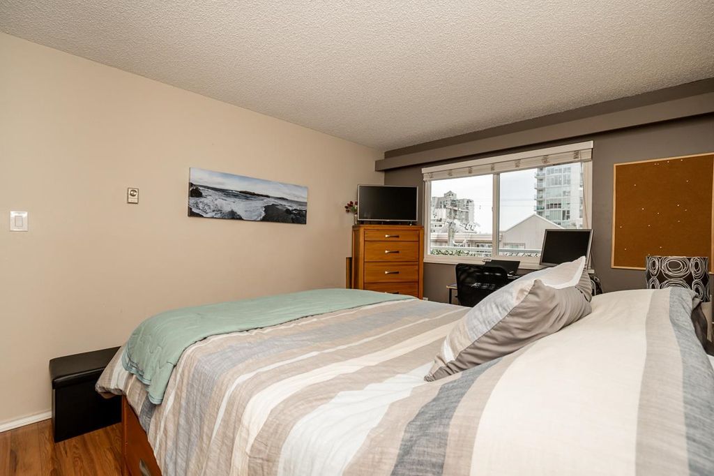 listing image 1106910549860019709