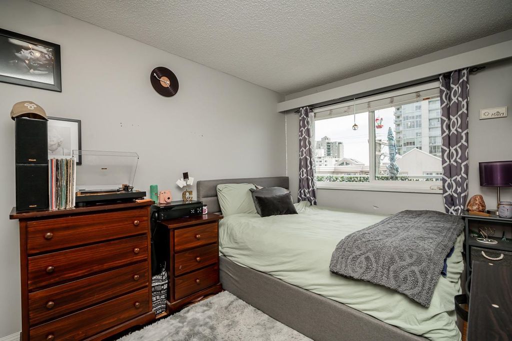 listing image 1104133035563755251