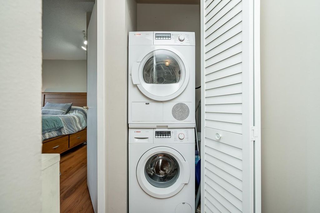 listing image 1109852381616822078