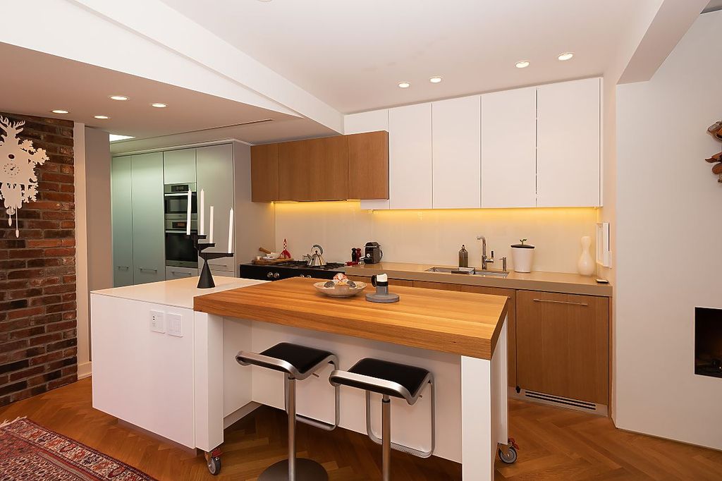 listing image 1104809457811907271