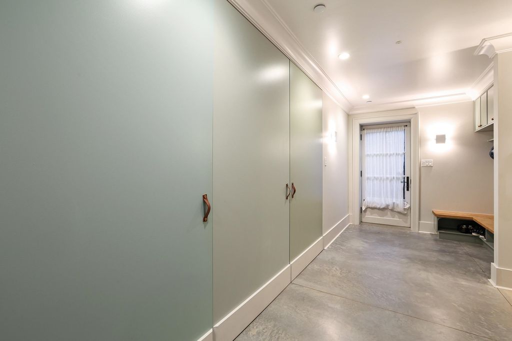 listing image 1105003724674693575