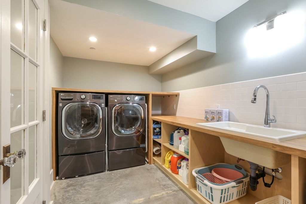 listing image 1105930488502377489