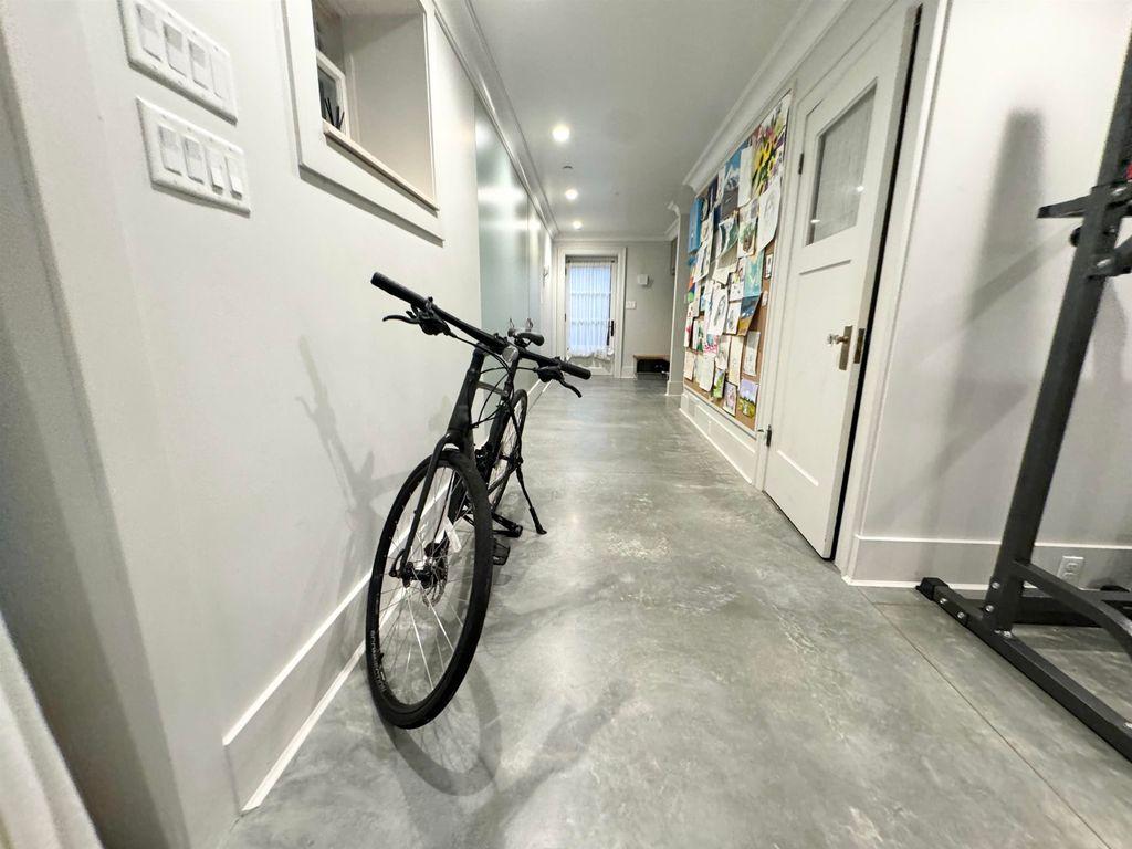 listing image 1103372865311995240