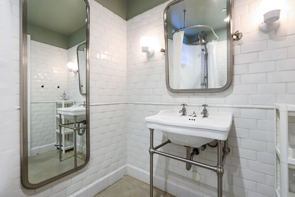 listing image 1102256484660273302