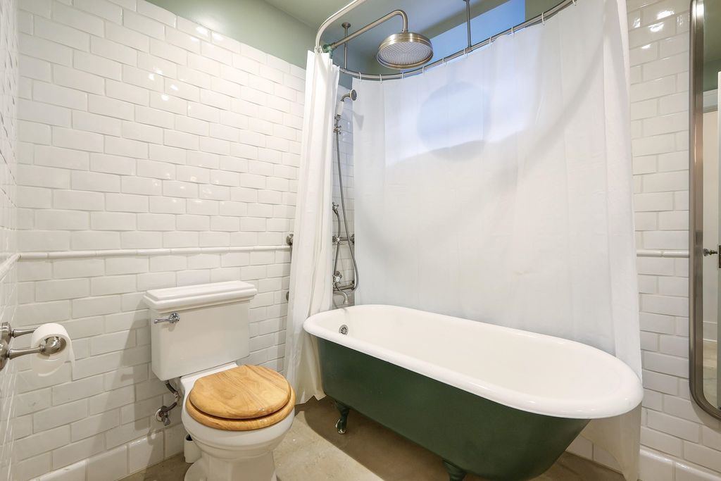listing image 1107614206363579934