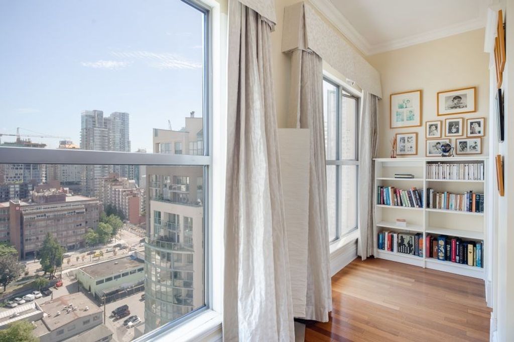 listing image 1109345830177979040