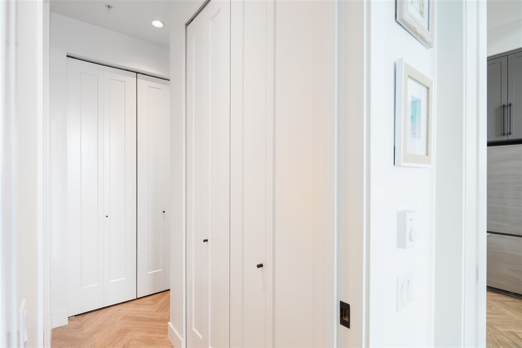 listing image 1104313786058949539