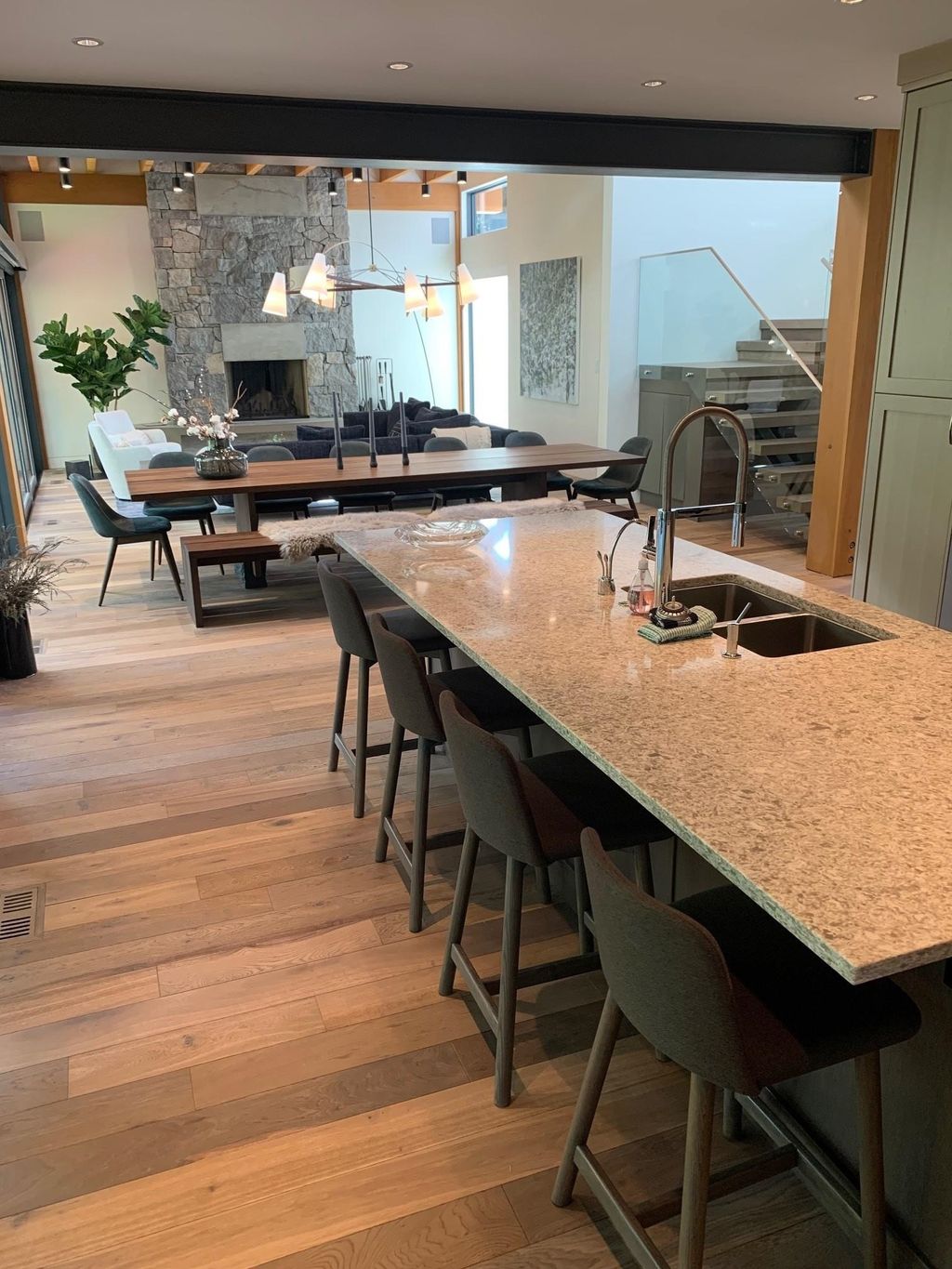 listing image 1105671417404307749