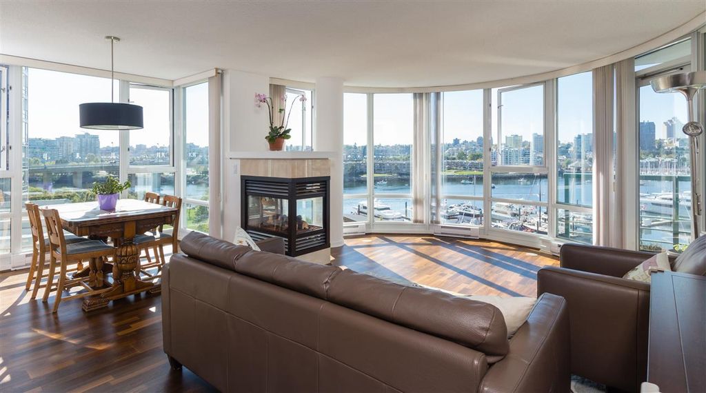 listing image 1105975724540123499