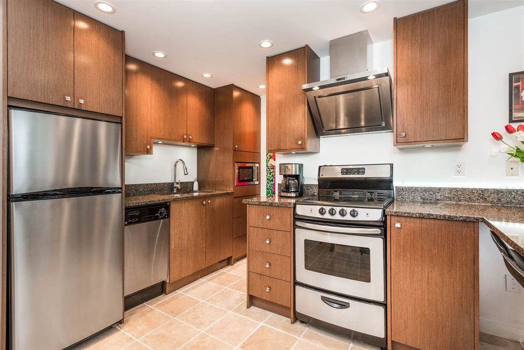 listing image 1101339920081778626