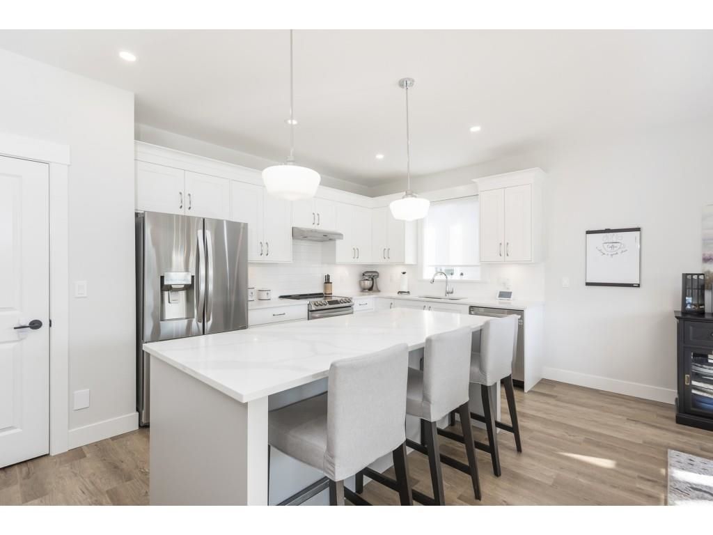 listing image 1102632112060489870