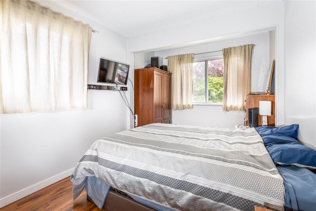 listing image 1102131241792884934
