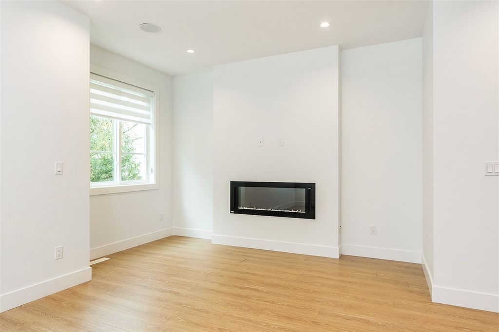 listing image 1109478858037362172