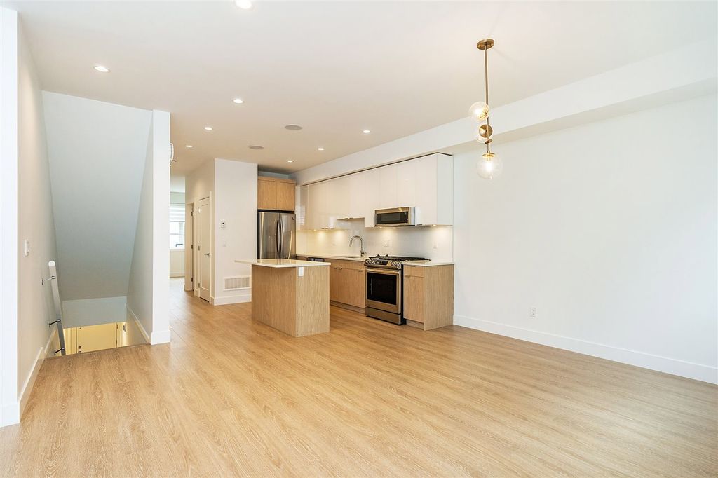 listing image 1104537775481288913