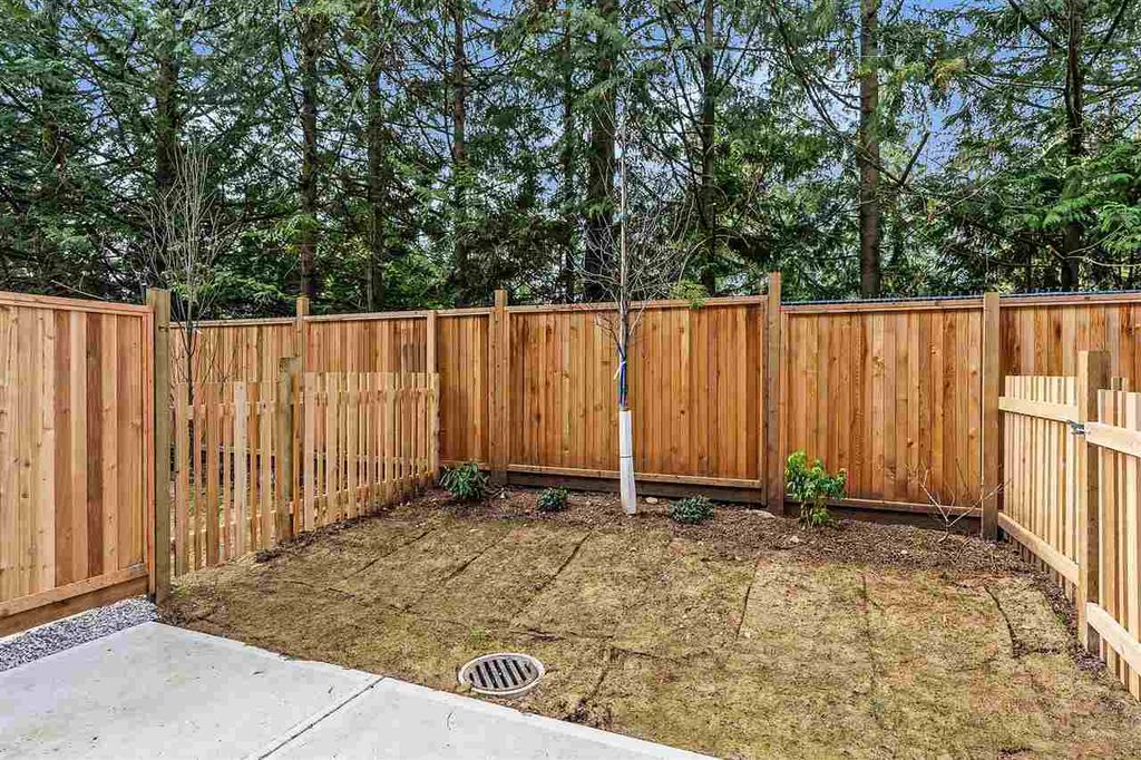 listing image 1106315978441721792