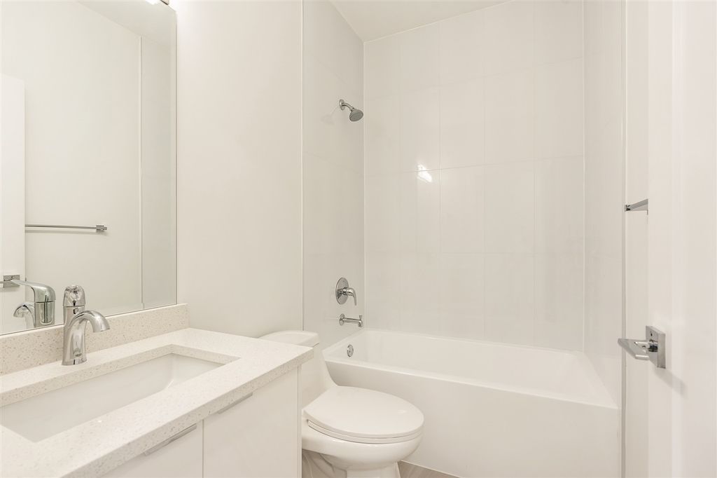 listing image 1105331182809343434