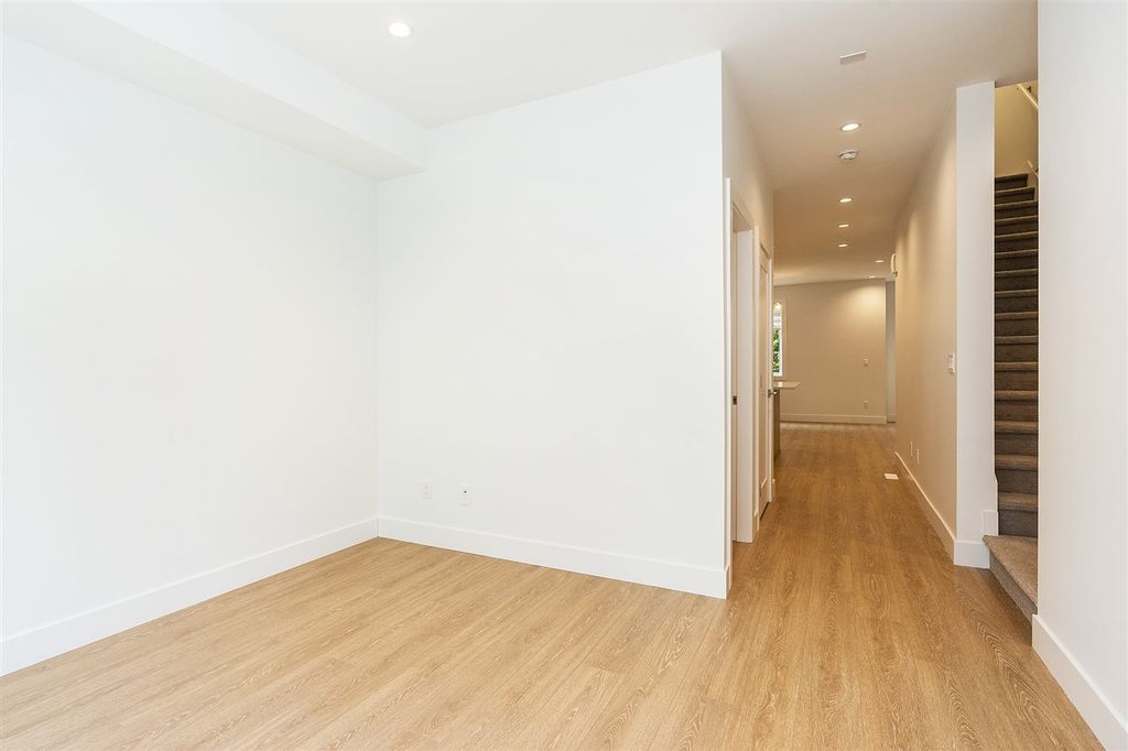 listing image 1103920614650434735