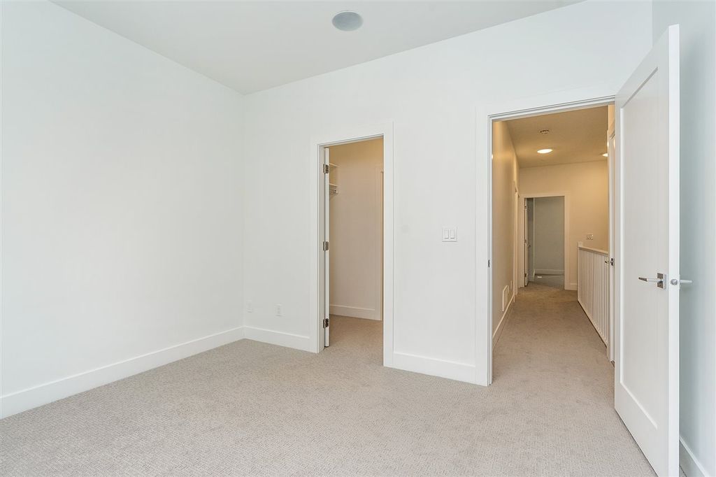 listing image 1102070203657531988