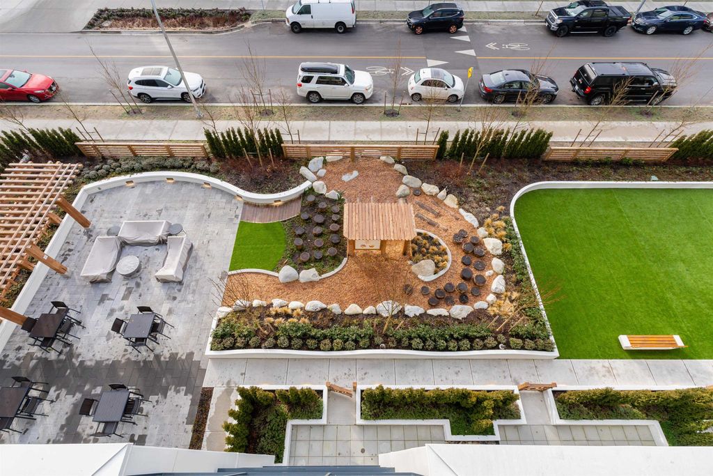 listing image 1104003675323558715