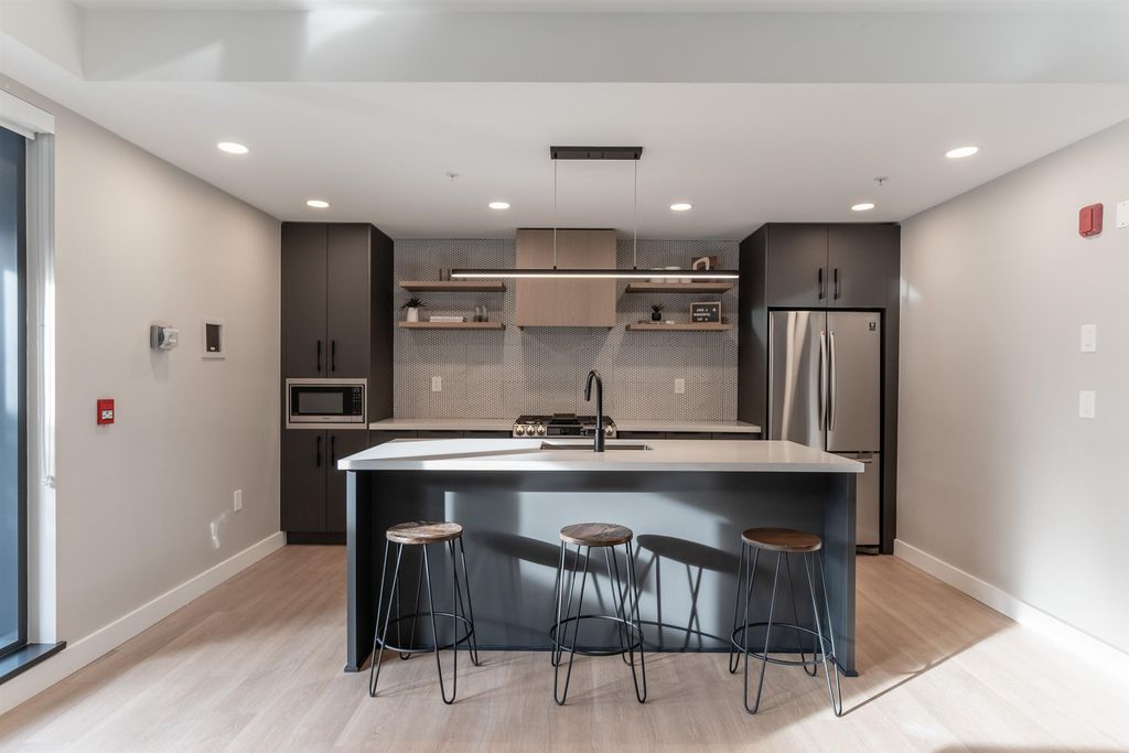 listing image 1106701151015374239