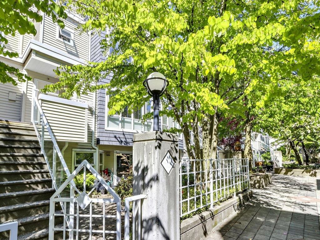 listing image 1102896693815604594