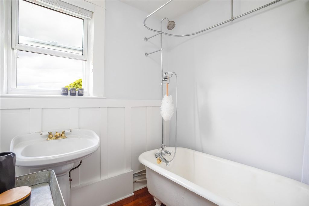 listing image 1103952055576784713