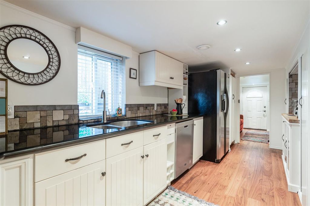 listing image 1100820574305647215