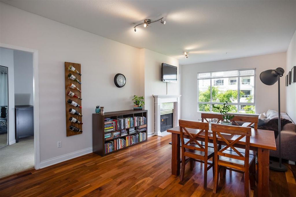 listing image 1102650146363389938