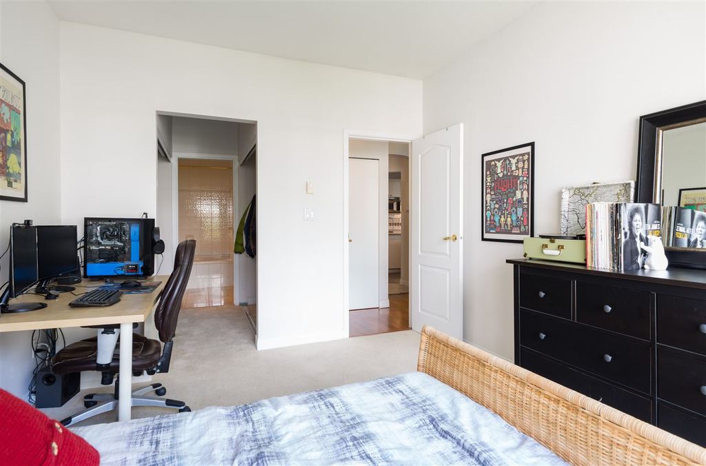 listing image 1102384452393388478