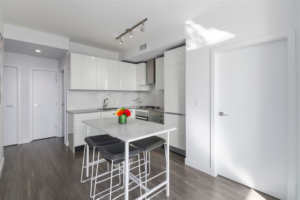 listing image 1106244477834999194