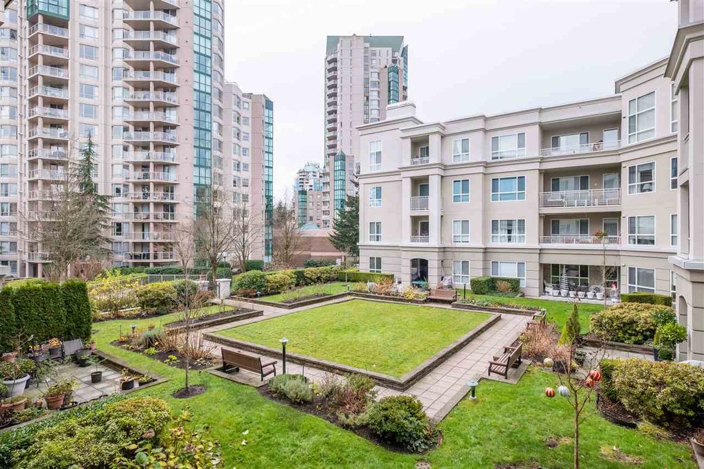 listing image 1102565656250961472