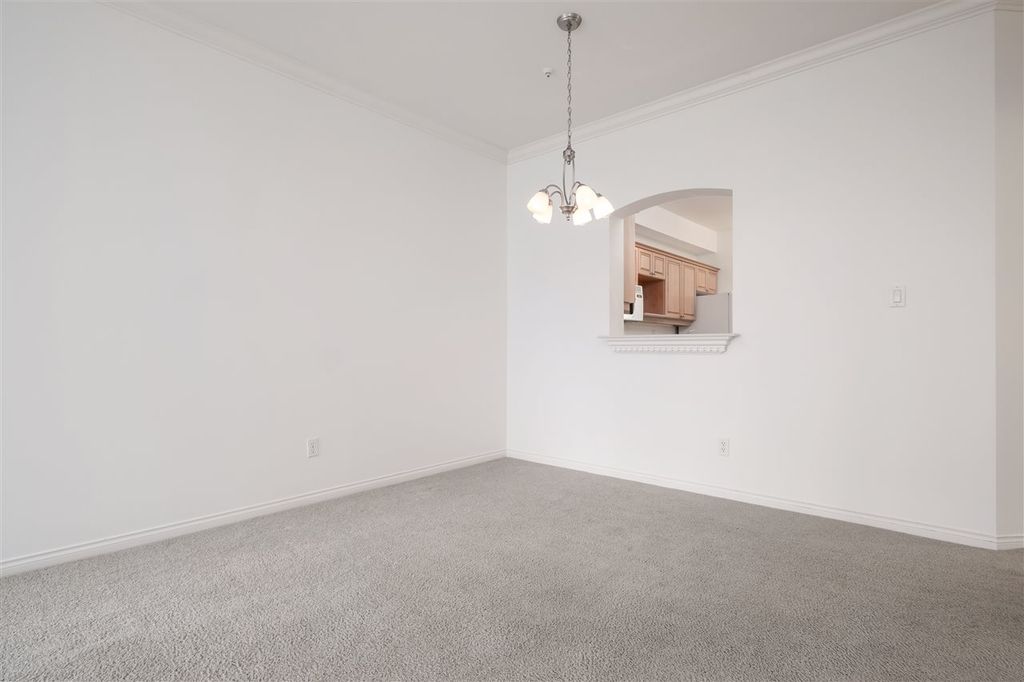 listing image 1108015157462562300