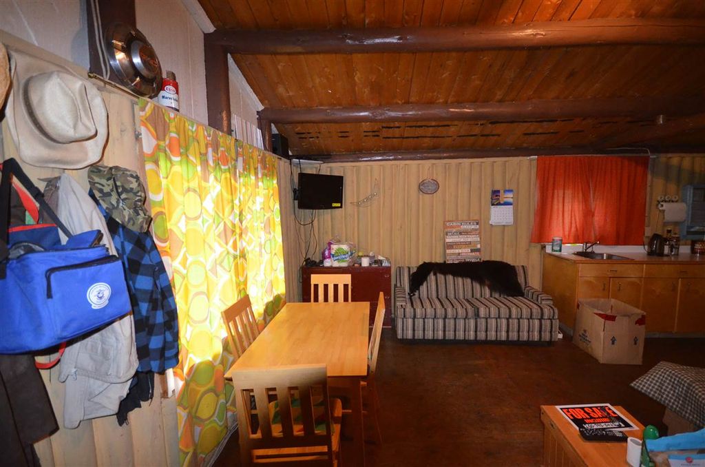 listing image 1108350238954489345