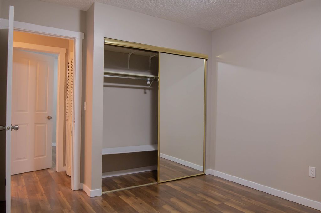 listing image 1105774855325948361