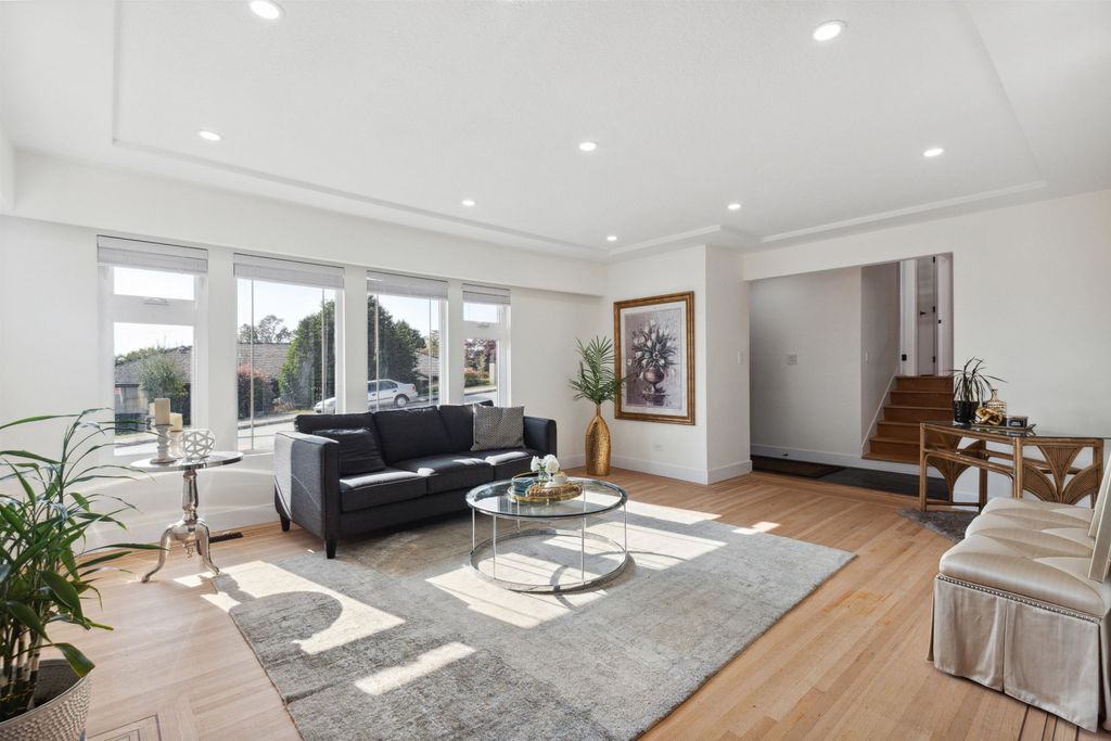 listing image 1106180797103449971