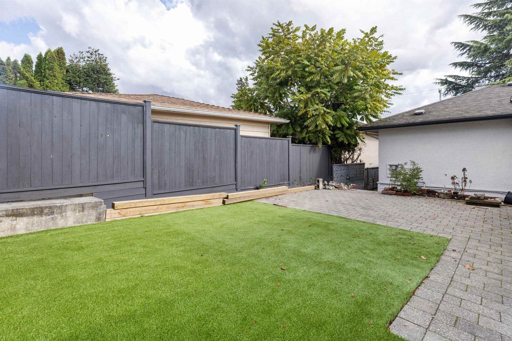 listing image 1100892448972595864