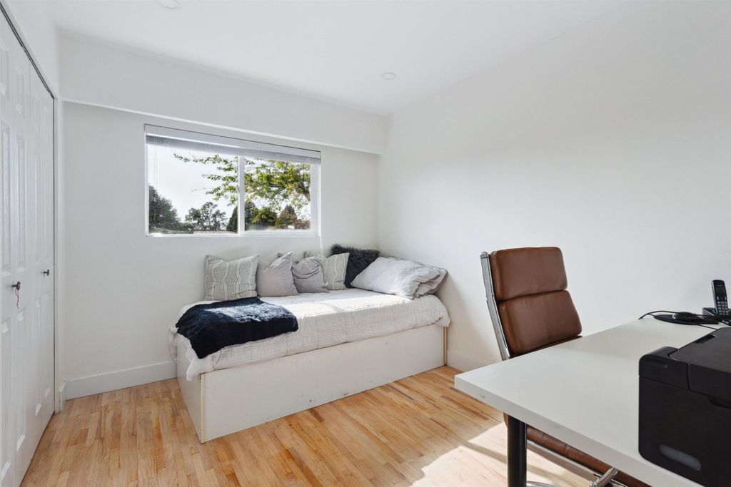 listing image 1105635162994350497