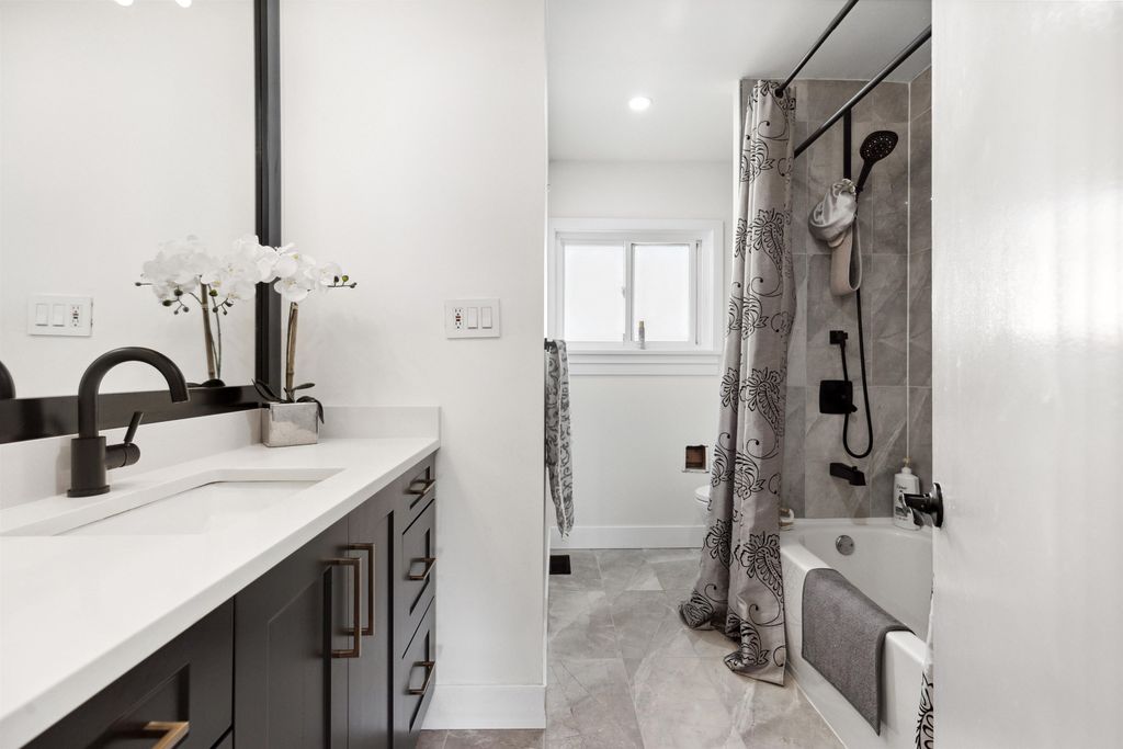 listing image 1102556381664508499
