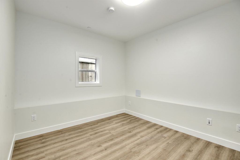 listing image 1101443750251968159