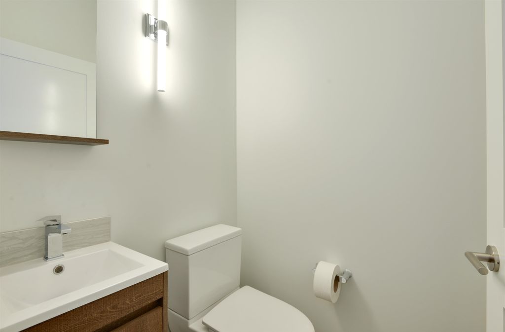 listing image 1100535844451696640