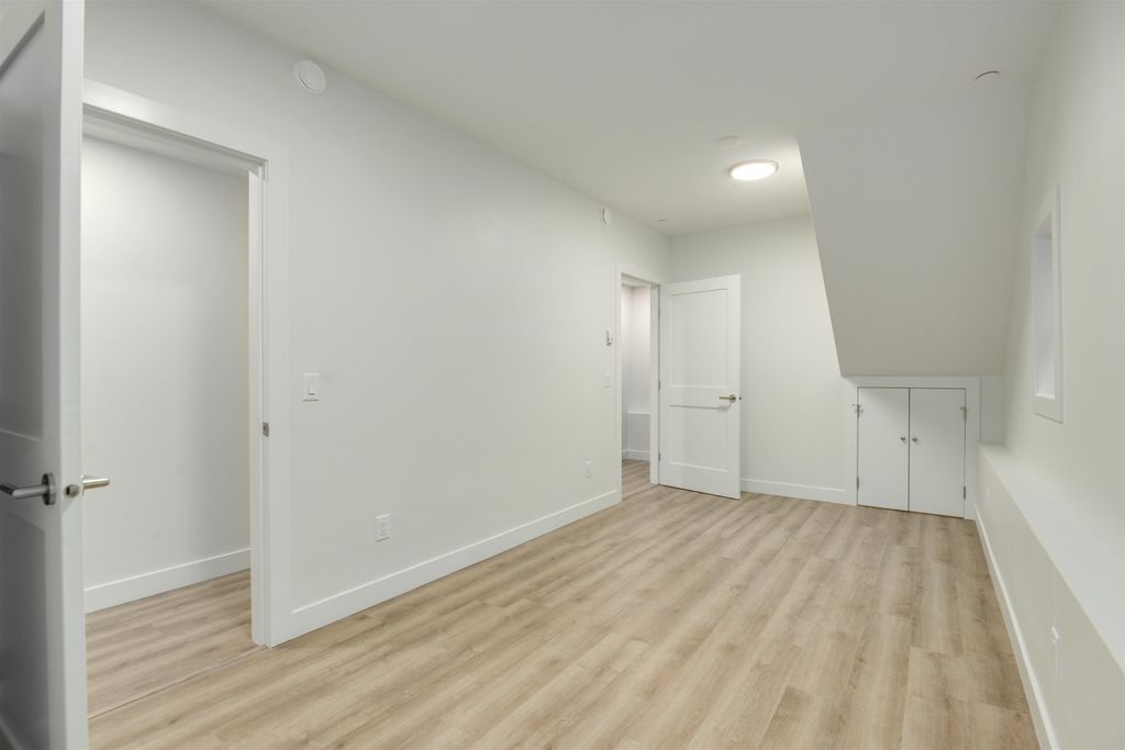listing image 1100317023812430160