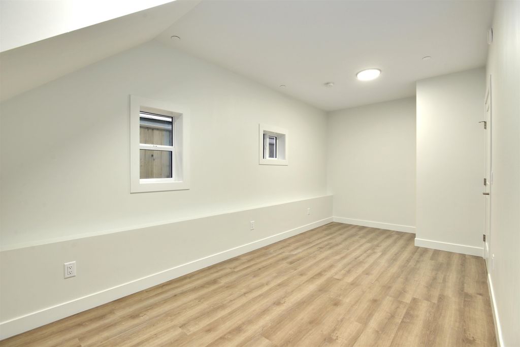 listing image 1106125219141689699