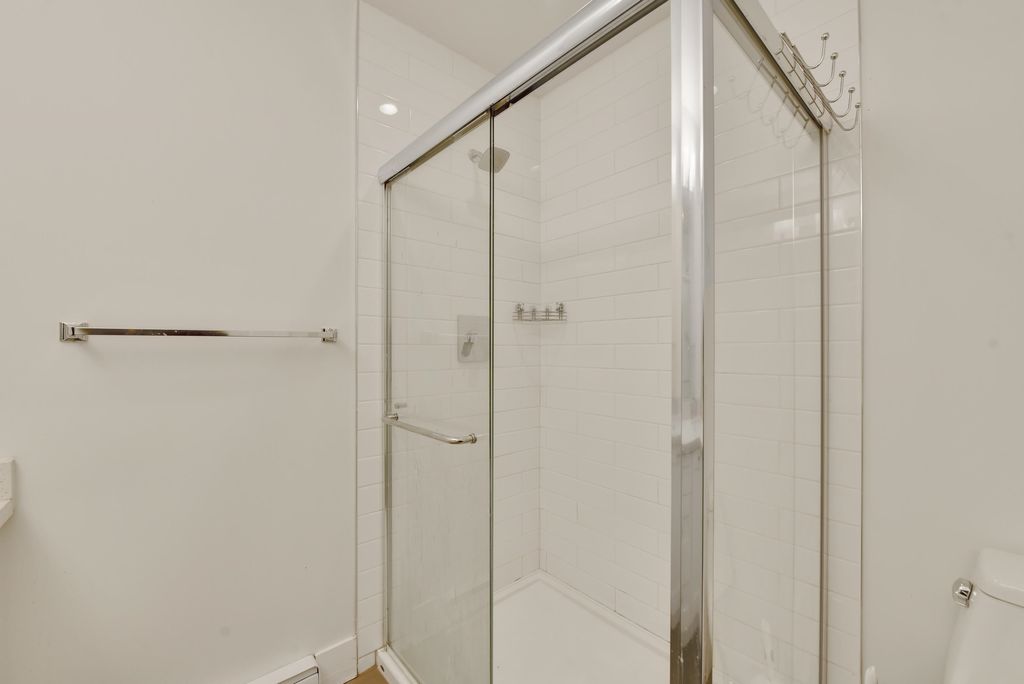 listing image 1104687086026533006