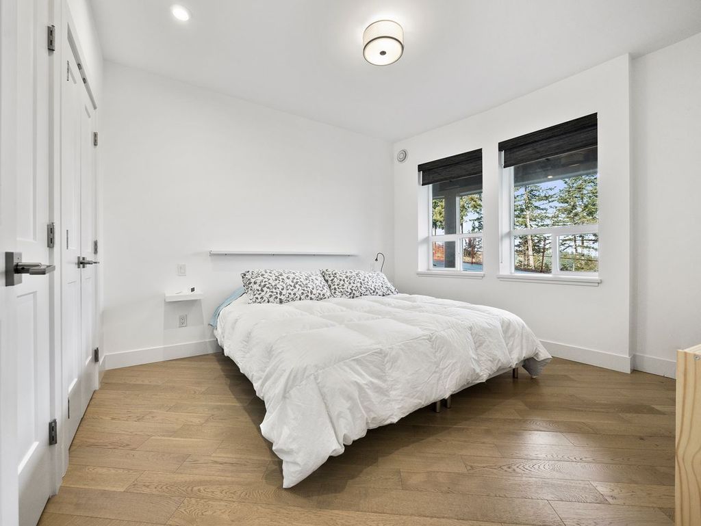 listing image 1109791453585537051