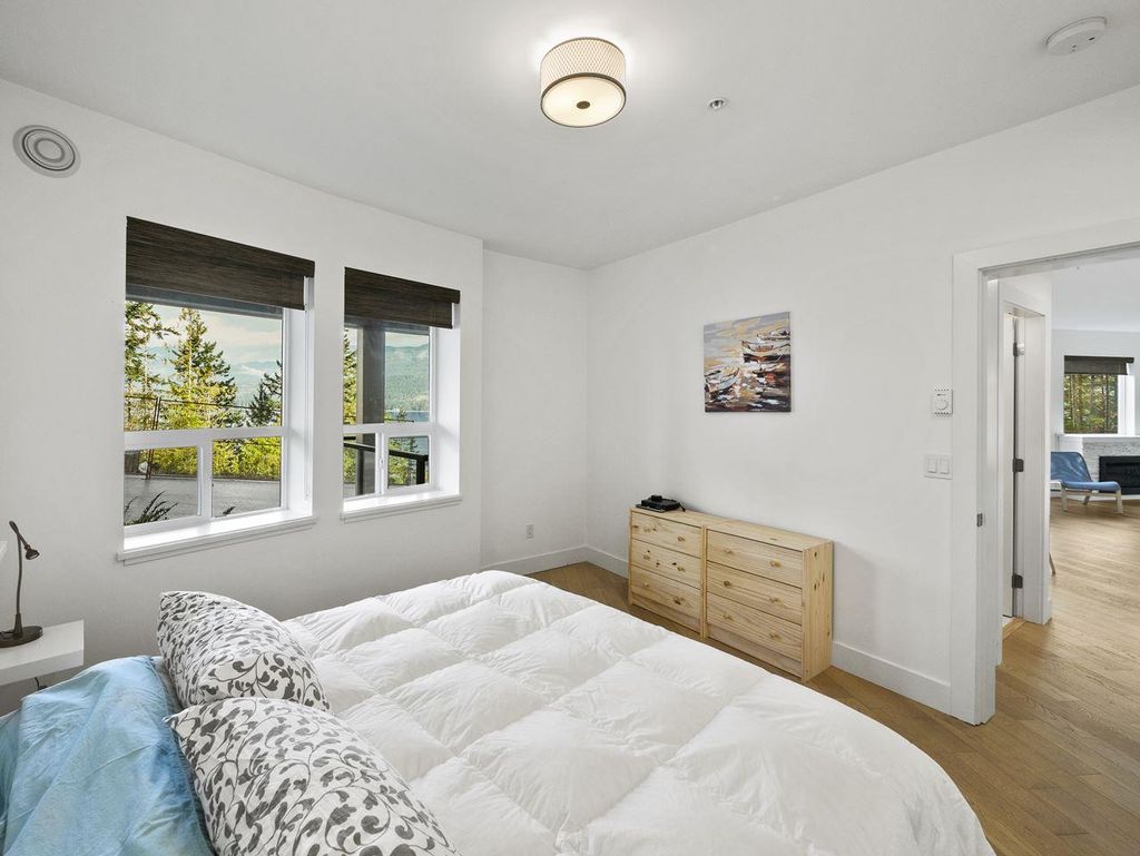 listing image 1101768098848291305